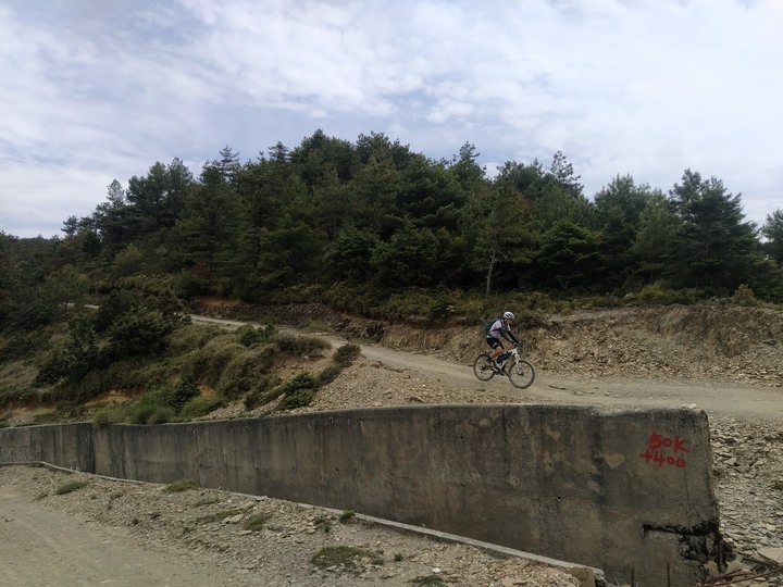 三天兩夜七彩湖越野登山車初體驗