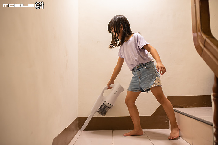 孩子的第一把吸塵器 │ Panasonic MC-SB30J 極輕巧無線吸塵器