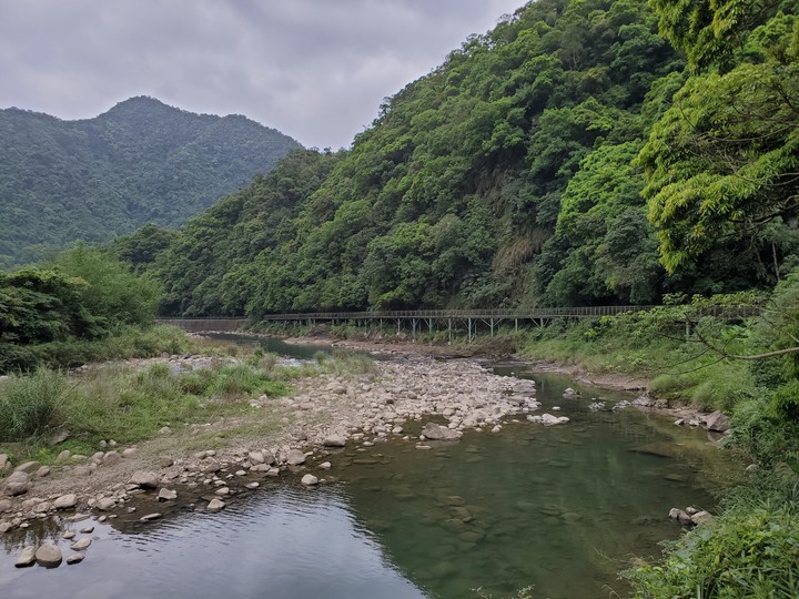 〔坪林健行〕北勢溪自行車步道 - 別再整天綠油油!! 出遊茶園搭配陽光來吧讓我帶你去拍喝茶廣告- 大家注意健康安全
