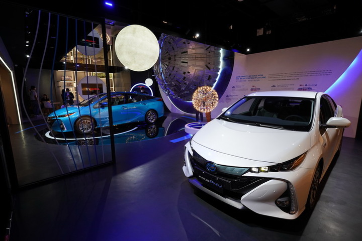 Toyota 電動車進駐   林口三井OUTLET  !   快來看漂亮美麗車模 !!!