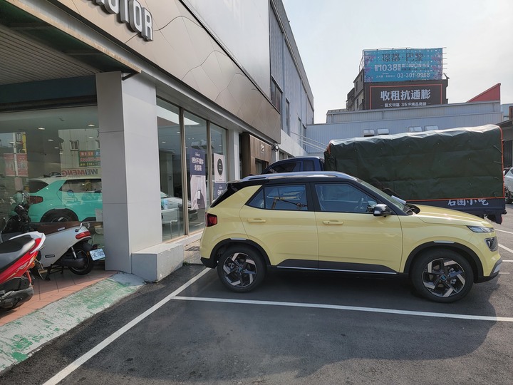 點我看大圖 Hyundai Venue「堤芬妮 · 藍」「珍妮佛 · 黃」 靜態賞車