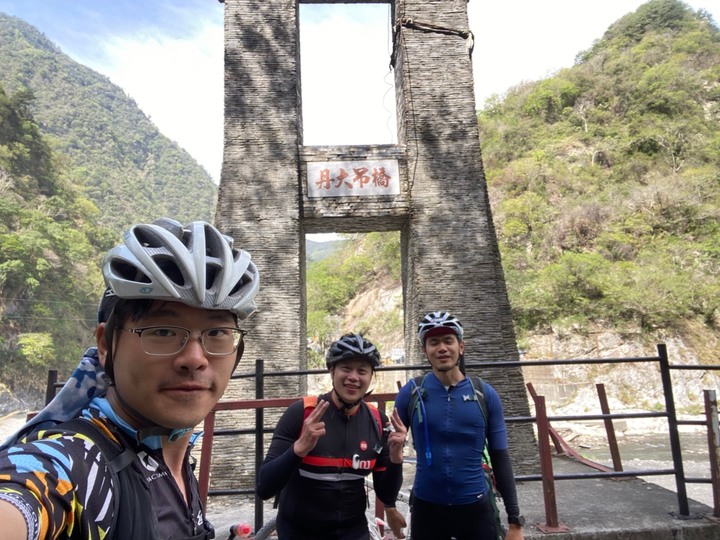 三天兩夜七彩湖越野登山車初體驗