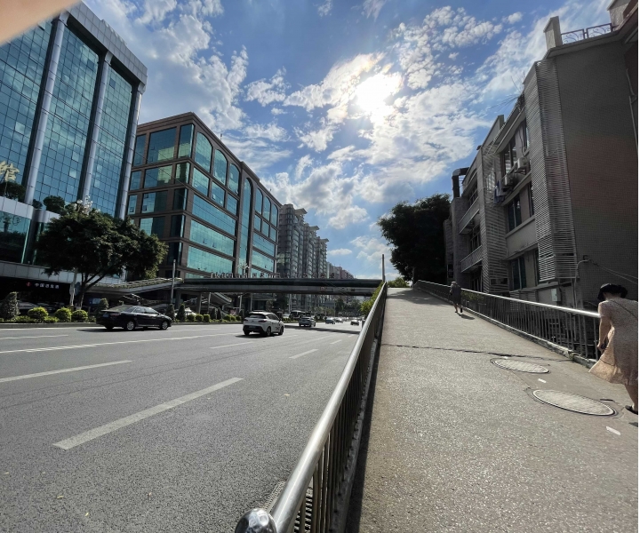 對岸民眾生活點滴之人行天橋篇