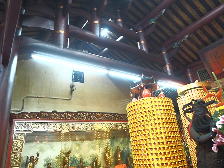 佳里 金唐殿 — 全臺唯一以剪黏方式呈現之 國父塑像，剪黏名師何金龍名作之所在