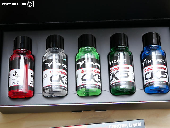 點我看大圖 水晶般透水冷散熱模組 T-FORCE CARDEA Liquid M.2 開箱
