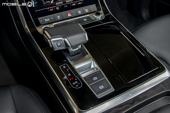 Audi Q8 55 TFSI quattro S line 試駕｜霸氣懾人的旗艦休旅！
