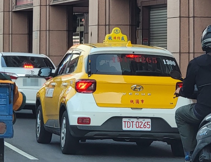 點我看大圖 Hyundai Venue「堤芬妮 · 藍」「珍妮佛 · 黃」 靜態賞車