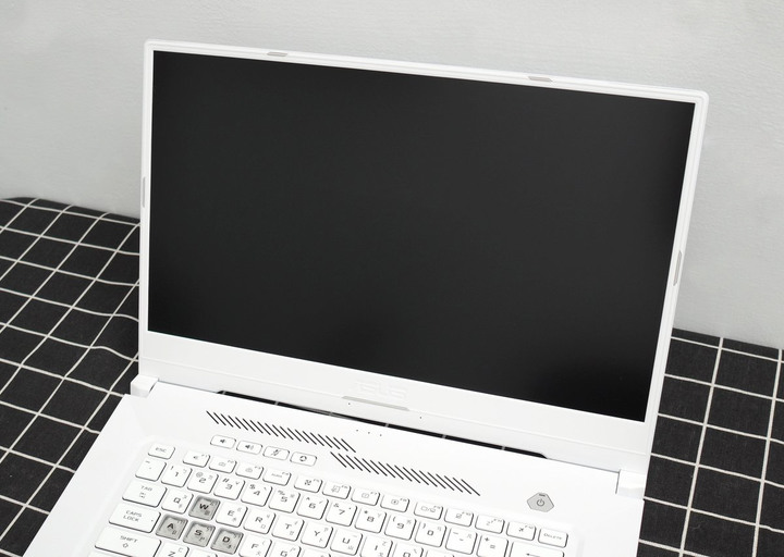 極簡純白體驗 ASUS TUF DASH F15 FX516PM 星耀白開箱