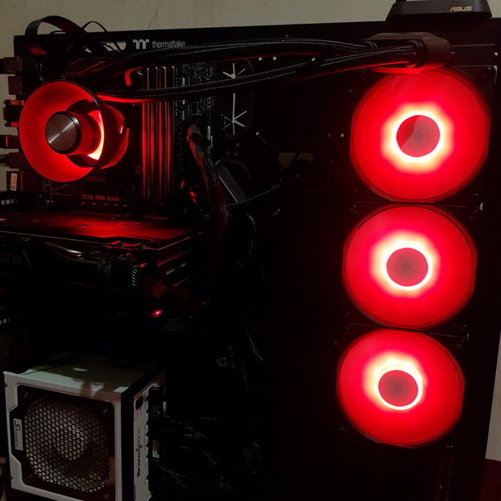 夠冷夠閃亮的一體式水冷散熱器 - 迎廣 InWin BR36