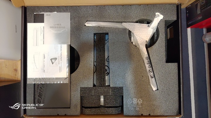 ROG PG32UQX - 4K 144Hz DSC Mini LED HDR顯示器之王(簡單開箱-圖文多)