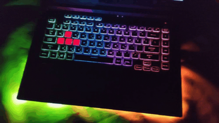 粉色妝點明快風格，ROG Strix G15 G513QM 電馭粉電競筆電開箱測試