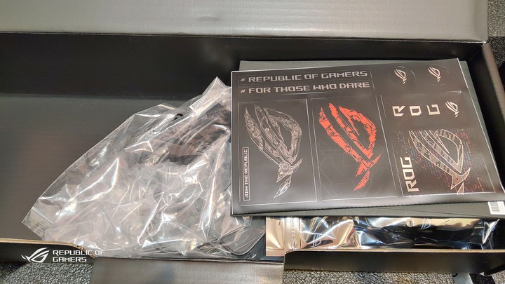 ROG PG32UQX - 4K 144Hz DSC Mini LED HDR顯示器之王(簡單開箱-圖文多)