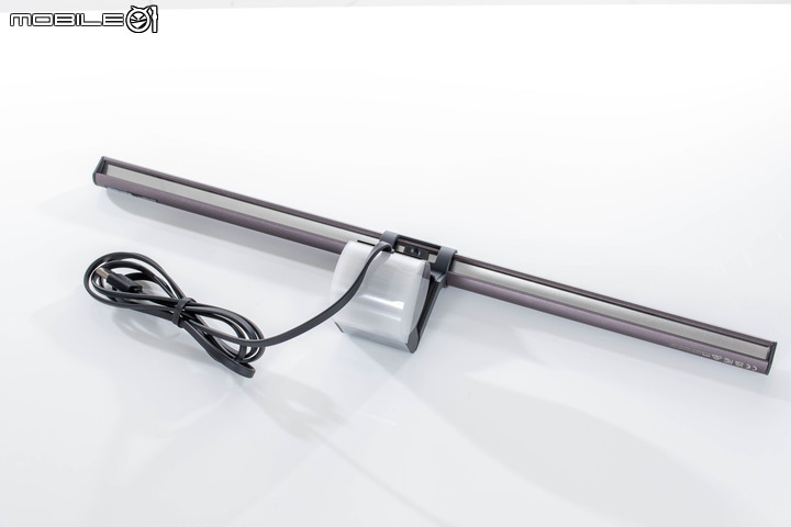 BenQ ScreenBar Halo 螢幕掛燈開箱體驗 新光型+後補光設計讓照明範圍更廣