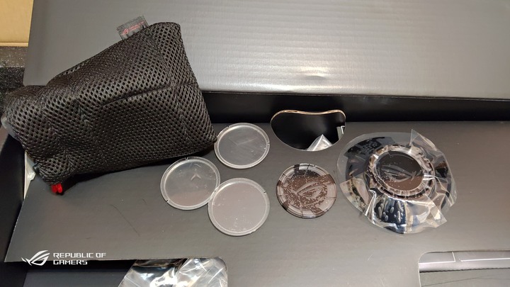 ROG PG32UQX - 4K 144Hz DSC Mini LED HDR顯示器之王(簡單開箱-圖文多)