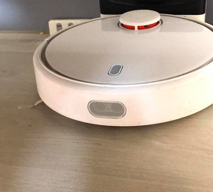 【開箱】｜低預算裝潢仿清水模電視牆｜即便「好窄」有家人就是豪宅。