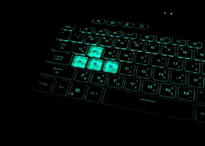 極簡純白體驗 ASUS TUF DASH F15 FX516PM 星耀白開箱