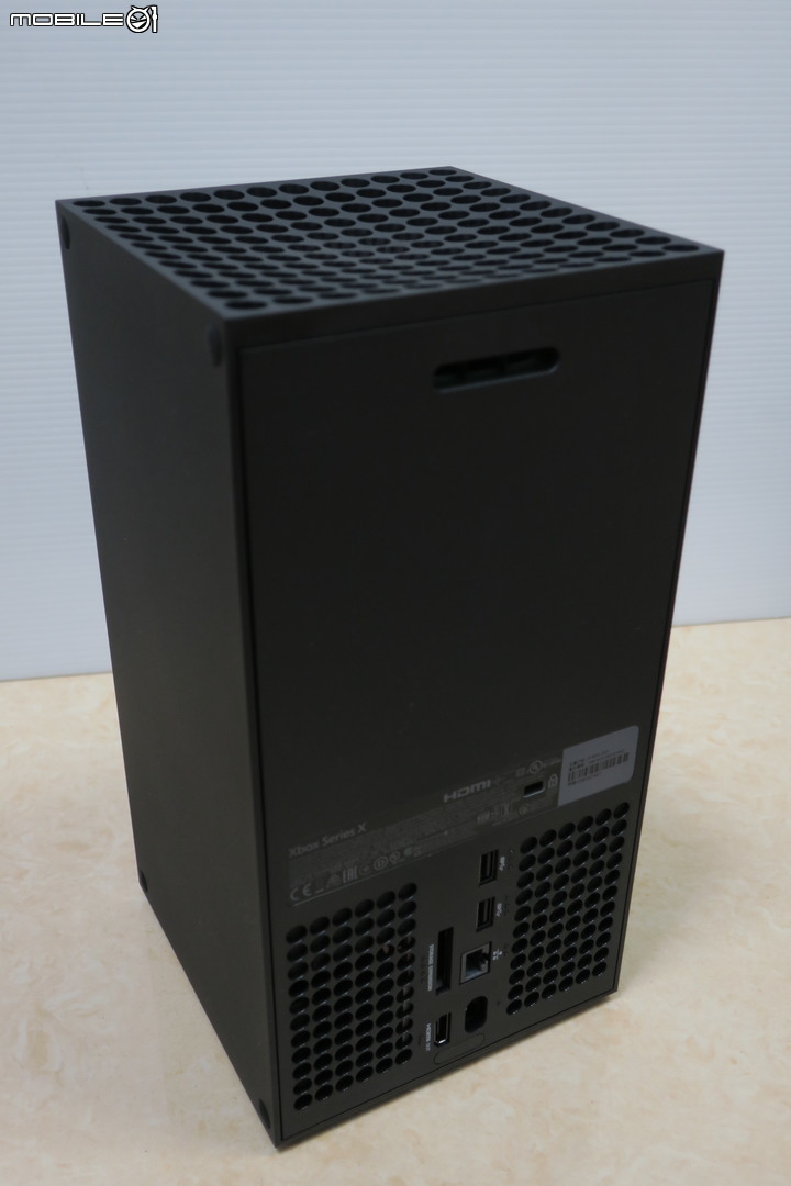 點我看大圖 Xbox Series X 簡易開箱 之 - 終於到貨了...