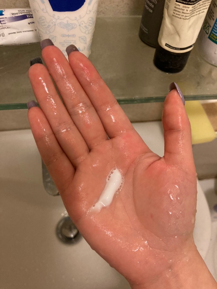 分享 很保濕的NADA膠原玻尿酸潔顏乳