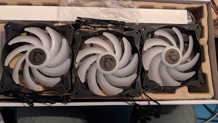 微星MSI MAG CoreLiquio 360R 簡易開箱 (更新 空冷利民TRUE Spirit 140 Power 單風扇水冷 MasterLiquid ML120L V2 RGB 雙風扇水冷 微星MAG CoreLiquio 240R 溫度測試對比) )