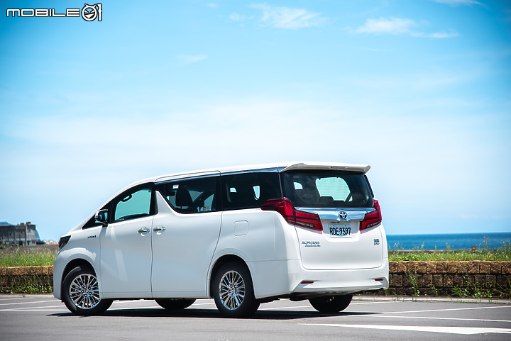 Toyota Alphard 新年式試駕|電子後視鏡加持、表現更臻完美!
