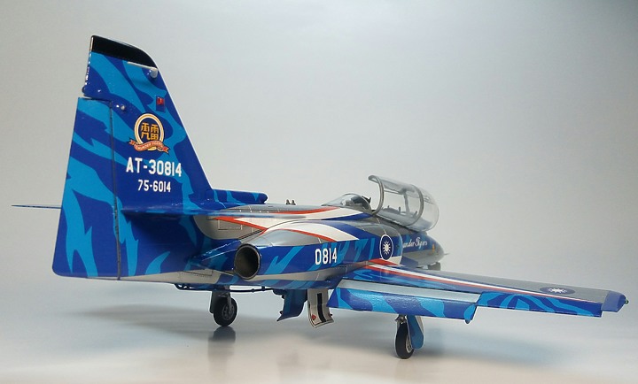點我看大圖 FREEDOM 1/48 AT-3 自強號教練機