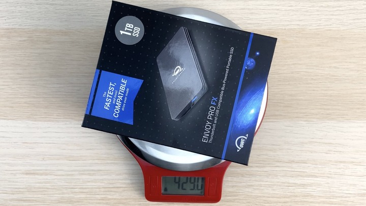 點我看大圖 天下哪有這麼好的事,能讓你左右逢源?OWC Envoy Pro FX,雙協議 Thunderbolt + USB 外接 SSD。