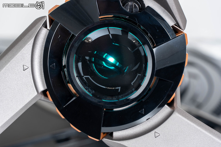 ROG SWIFT PG32UQX 電競螢幕開箱體驗 以 Mini LED 技術達成超細膩畫質演出