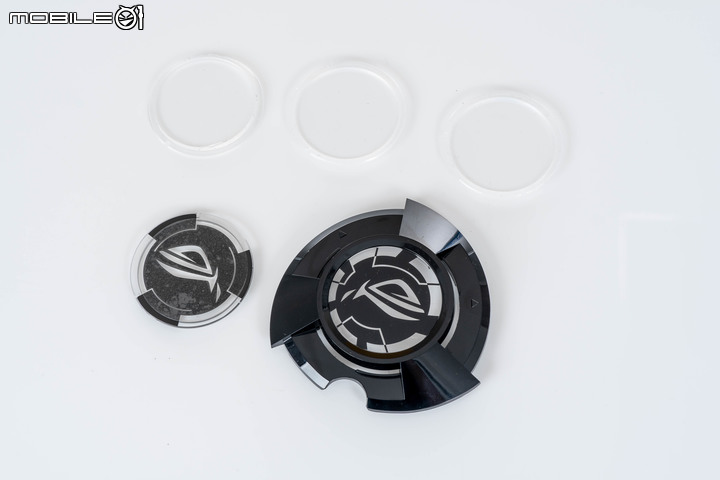 ROG SWIFT PG32UQX 電競螢幕開箱體驗 以 Mini LED 技術達成超細膩畫質演出