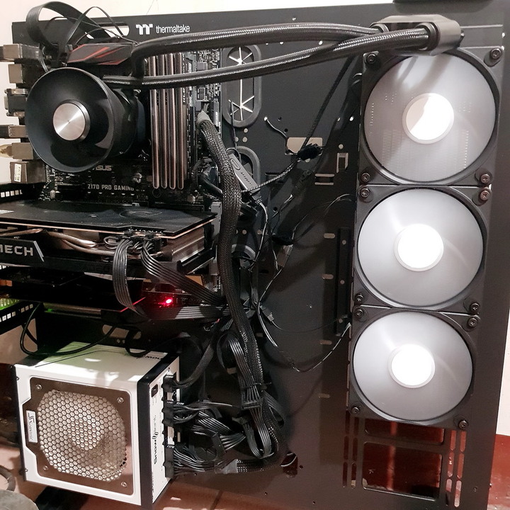 夠冷夠閃亮的一體式水冷散熱器 - 迎廣 InWin BR36