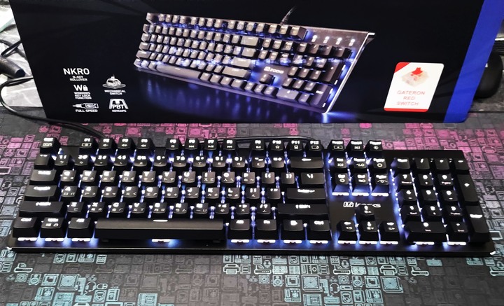 [開箱] 陽極工藝沉穩有型 軸體新體驗 iRocks K75M Gateron 紅 By 沁凱