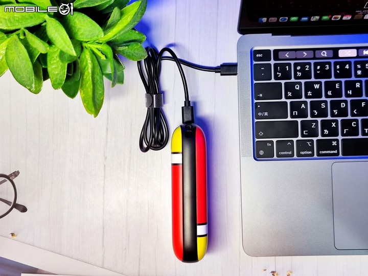 IDMIX MR CHARGER CH06 Pro 萬能行動電源 – 充電器、行動電源、無線充電多功能產品