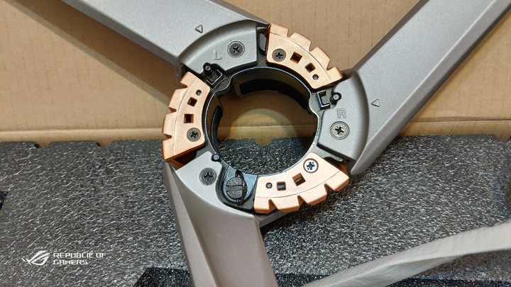 ROG PG32UQX - 4K 144Hz DSC Mini LED HDR顯示器之王(簡單開箱-圖文多)