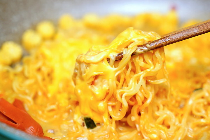 韓式炒泡麵．10分鐘上桌的美味家庭料理!