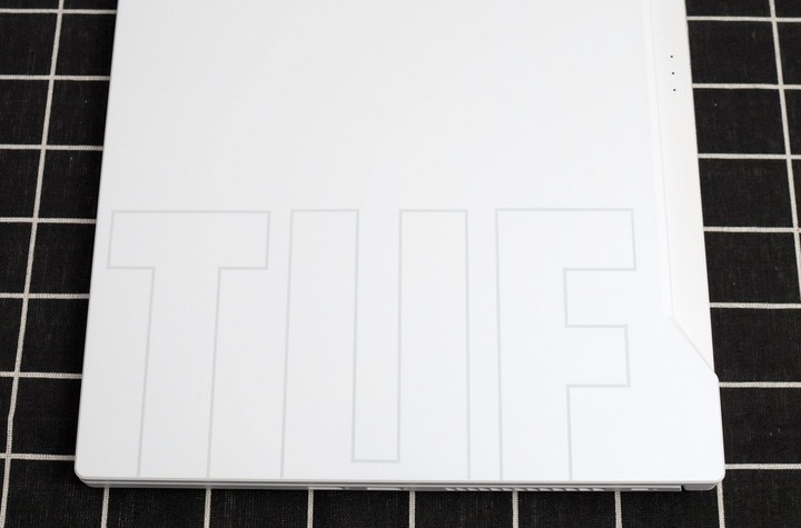 極簡純白體驗 ASUS TUF DASH F15 FX516PM 星耀白開箱