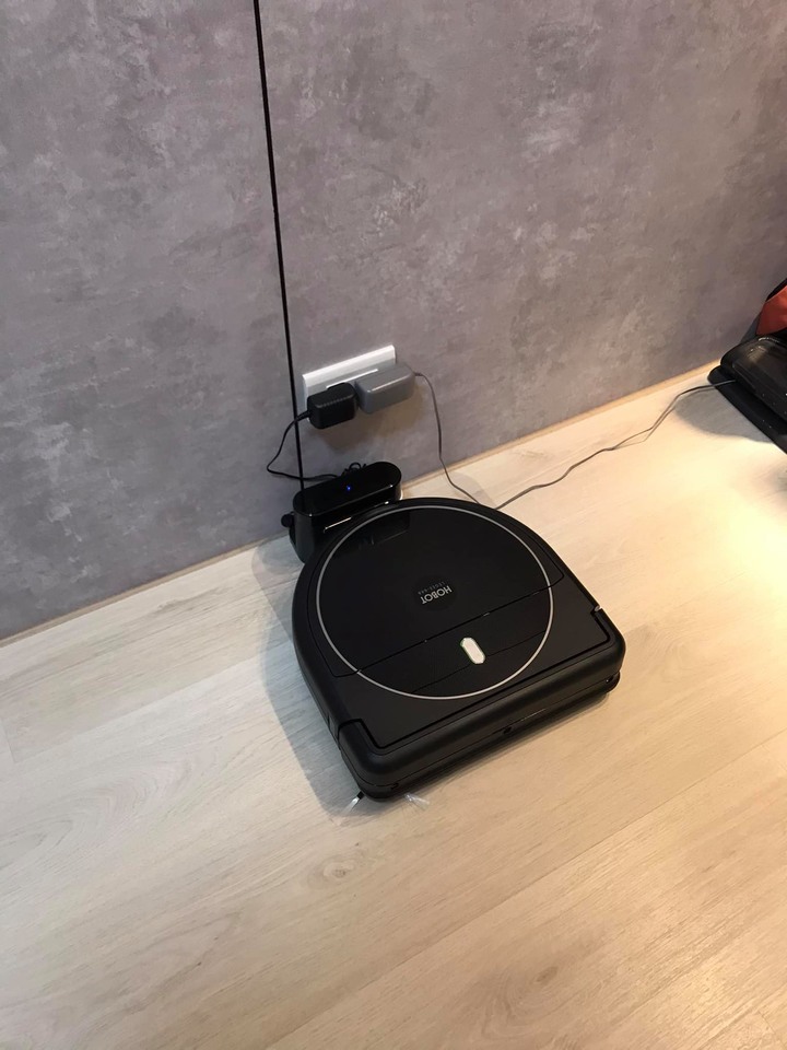 【開箱】｜低預算裝潢仿清水模電視牆｜即便「好窄」有家人就是豪宅。