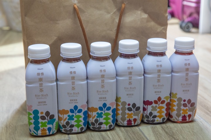 天氣熱就是要喝飲品~快來喝”惜惜康普茶”，清爽解膩的好茶！