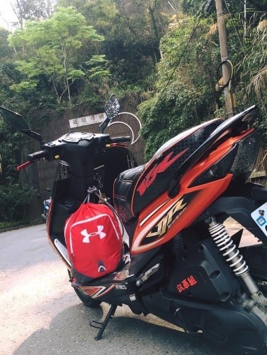 近期想要白牌升級成黃牌，各位車友有推薦的重機嗎?
