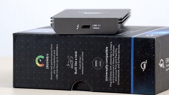 點我看大圖 天下哪有這麼好的事,能讓你左右逢源?OWC Envoy Pro FX,雙協議 Thunderbolt + USB 外接 SSD。