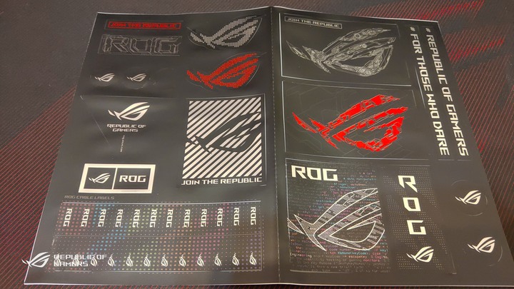 ROG PG32UQX - 4K 144Hz DSC Mini LED HDR顯示器之王(簡單開箱-圖文多)