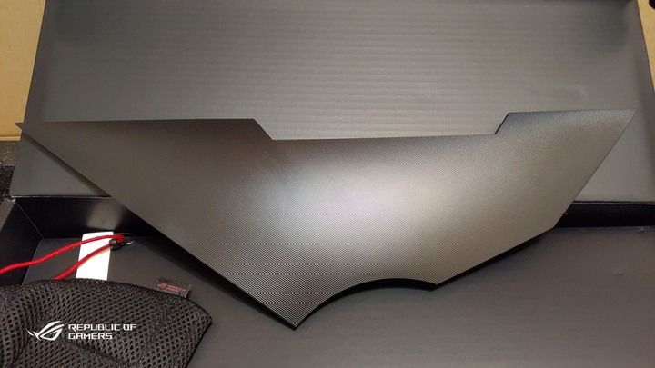 ROG PG32UQX - 4K 144Hz DSC Mini LED HDR顯示器之王(簡單開箱-圖文多)