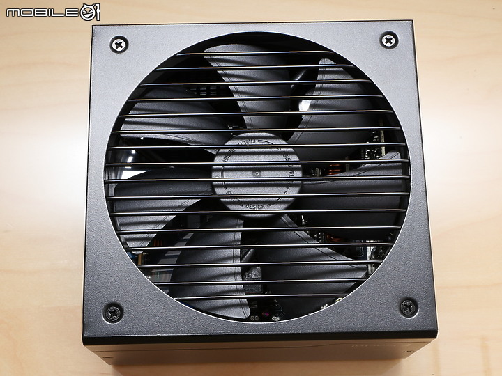 Dynamic 140 靜音風扇採用 Fractal Design ION Gold 850W 開箱