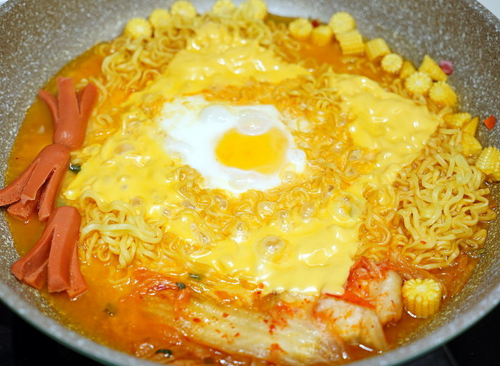 韓式炒泡麵．10分鐘上桌的美味家庭料理!