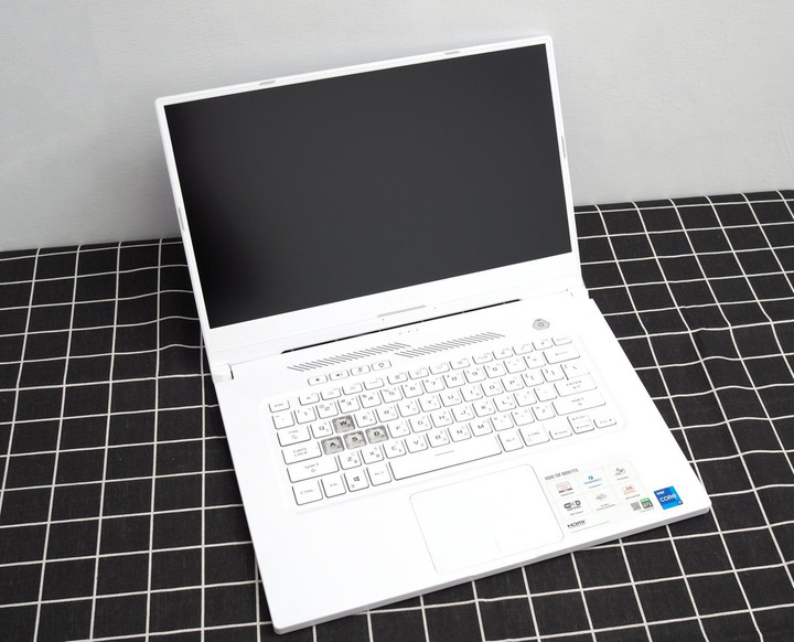 極簡純白體驗 ASUS TUF DASH F15 FX516PM 星耀白開箱