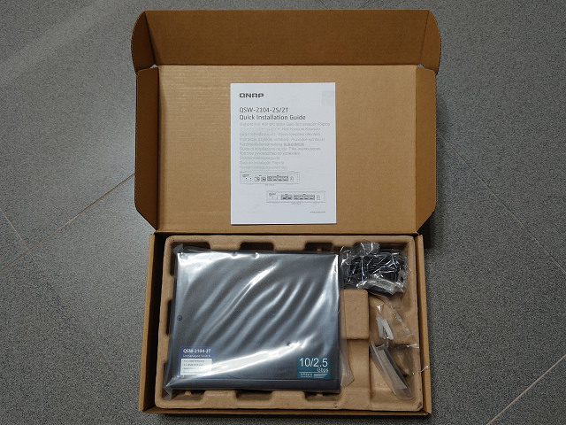 [開箱] QSW-2104-2T 6埠 Multi- Gig 五速無網管型交換器