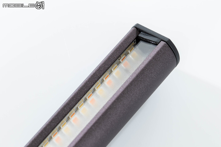BenQ ScreenBar Halo 螢幕掛燈開箱體驗 新光型+後補光設計讓照明範圍更廣