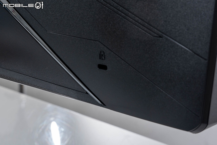 ROG SWIFT PG32UQX 電競螢幕開箱體驗 以 Mini LED 技術達成超細膩畫質演出