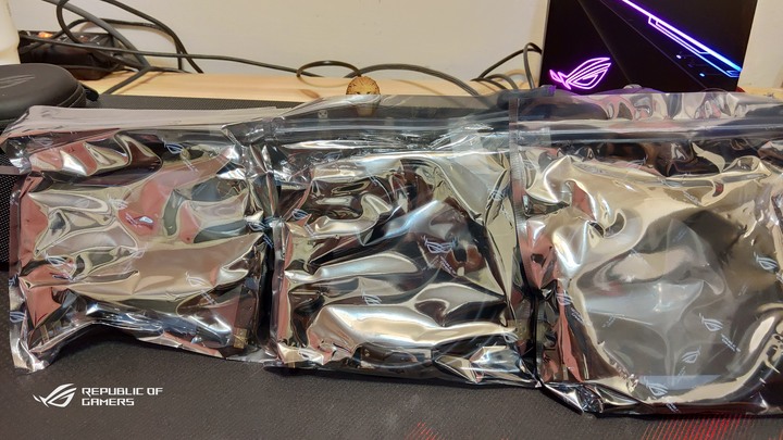 ROG PG32UQX - 4K 144Hz DSC Mini LED HDR顯示器之王(簡單開箱-圖文多)