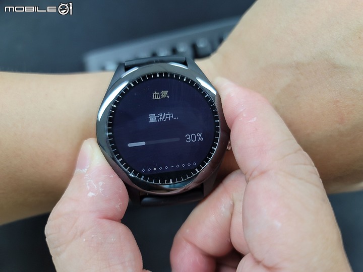 因血氧爆紅的ASUS VIVOWATCH SP簡單分享