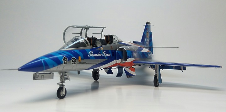 點我看大圖 FREEDOM 1/48 AT-3 自強號教練機