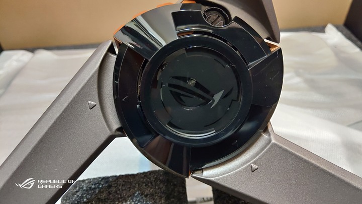 ROG PG32UQX - 4K 144Hz DSC Mini LED HDR顯示器之王(簡單開箱-圖文多)